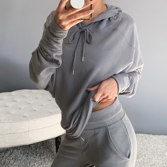 mysisterskloset Tops - LAST➖NENE in Gray